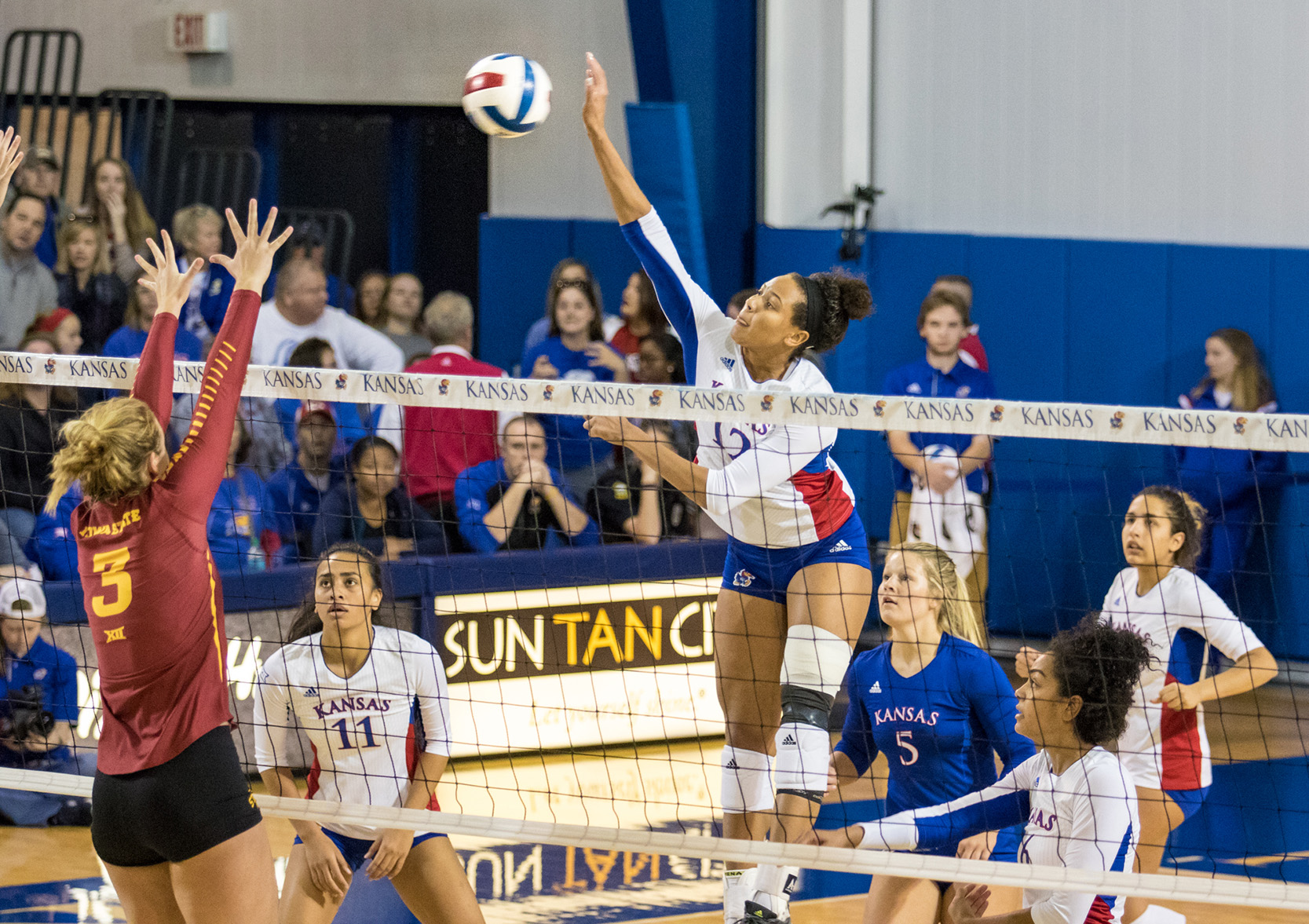 Kansas volleyball defeats UMKC in exhibition match News, Sports, Jobs Lawrence JournalWorld
